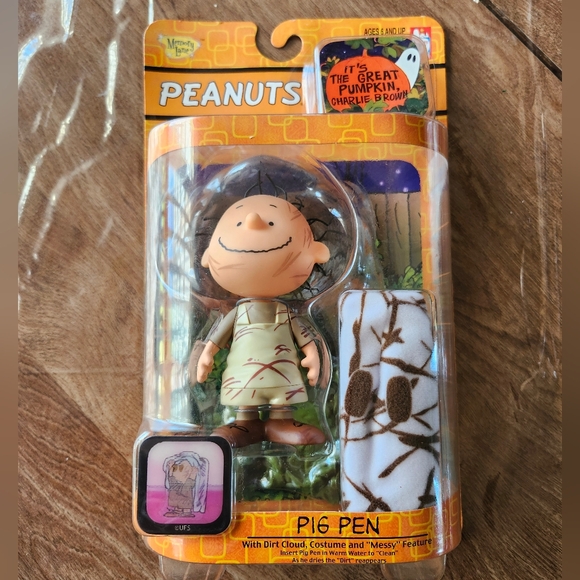 Peanuts Other - Peanuts Pig Pen Figure with Dirt Cloud Accessory Halloween 2003